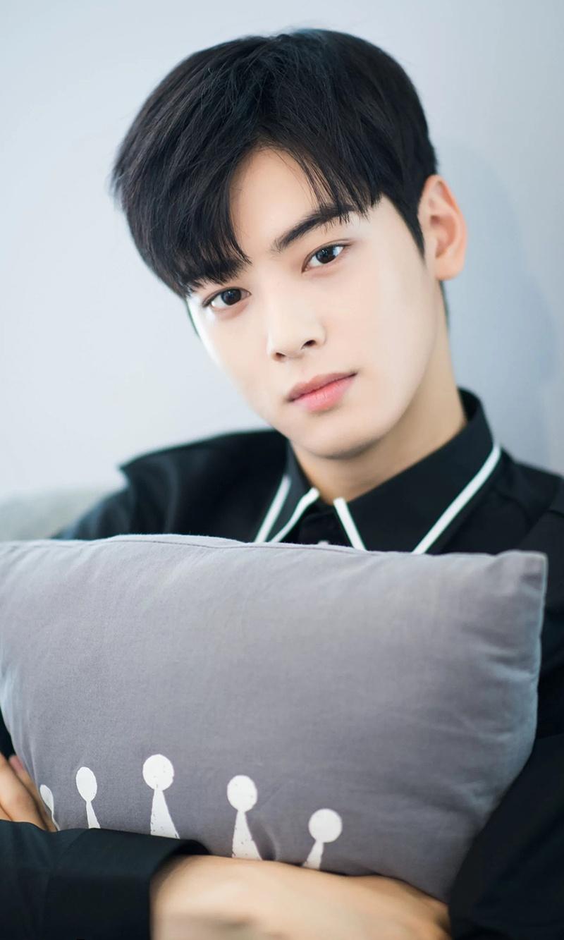 Download Popular Phone Cha Eun-woo Wallpaper