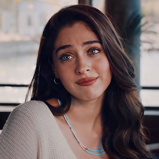 Cemre Baysel - Duvar kağıtları